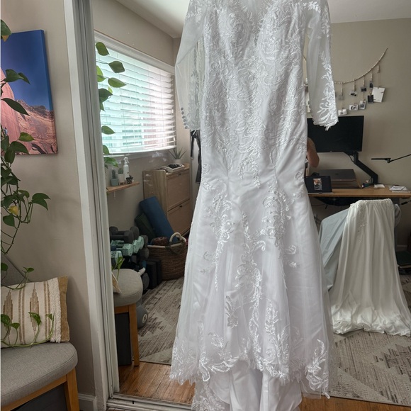 NWOT Elegant White Lace Wedding Dress Long Lace Sleeves Embroidered - Picture 1 of 14